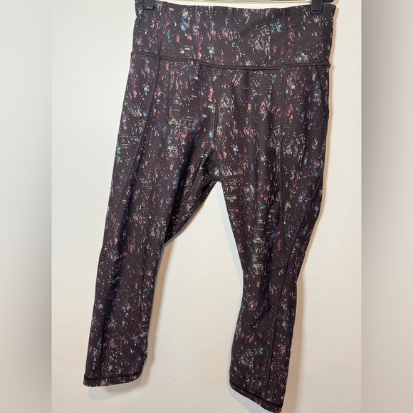 Athleta Lightning City Lights Capri Tights Ladies Medium - Picture 2 of 7